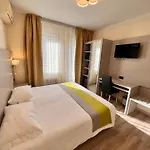 Aurora Hotel 3*
