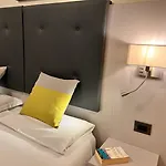 Aurora Hotel