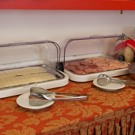 Aurora Отель Местре