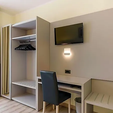 Aurora Hotel 3*
