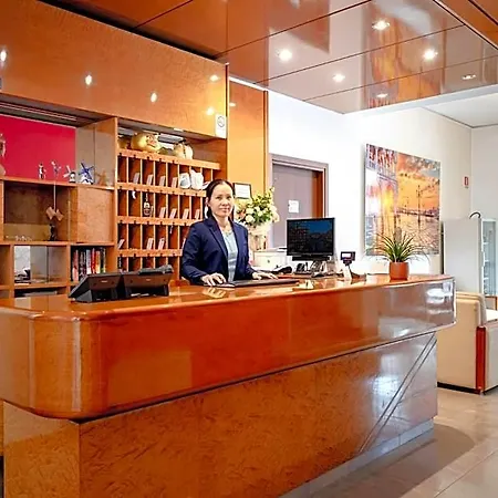 Aurora Hotel 3*