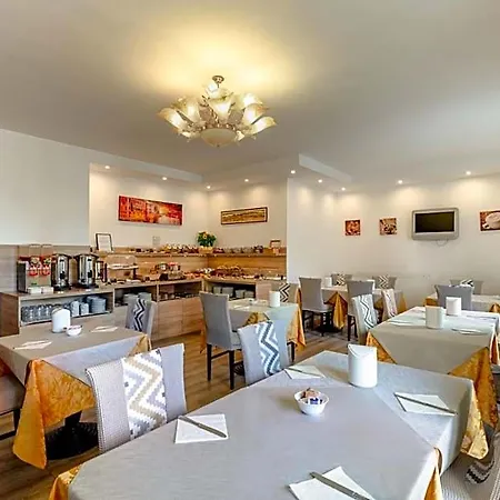 Aurora Hotel 3*