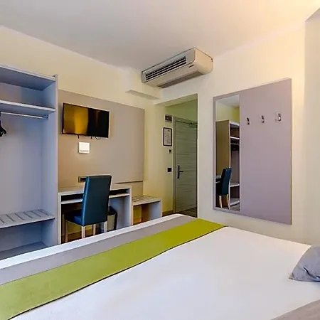 Aurora Hotel 3*