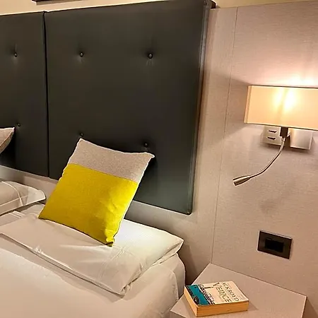 Aurora Hotel 3*