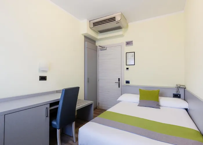 Hotel Aurora 3*