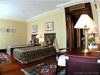 Aurora Hotel